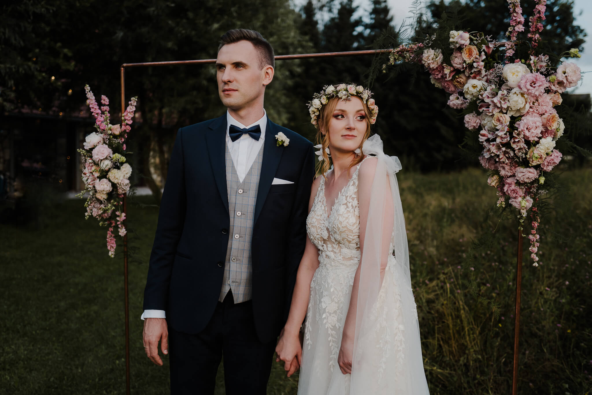 Pod Lipami w Mojeszu – ślub plenerowy w stylu boho | Magdalena i Jakub